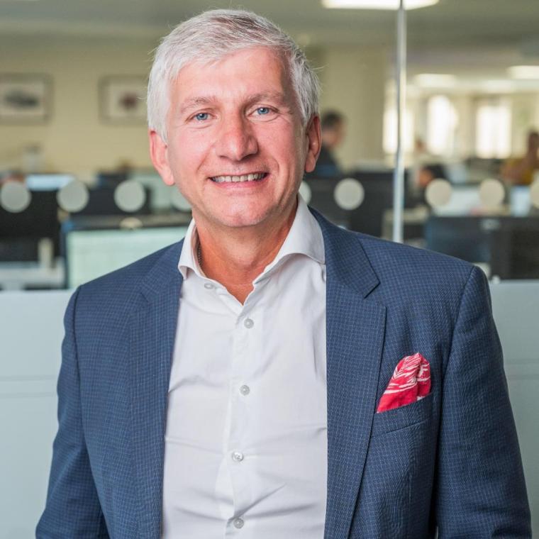 Photo of Iain Thomas